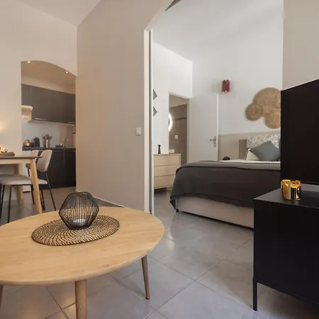 Splendide Et Idealement Situe Proche Du Palais. *