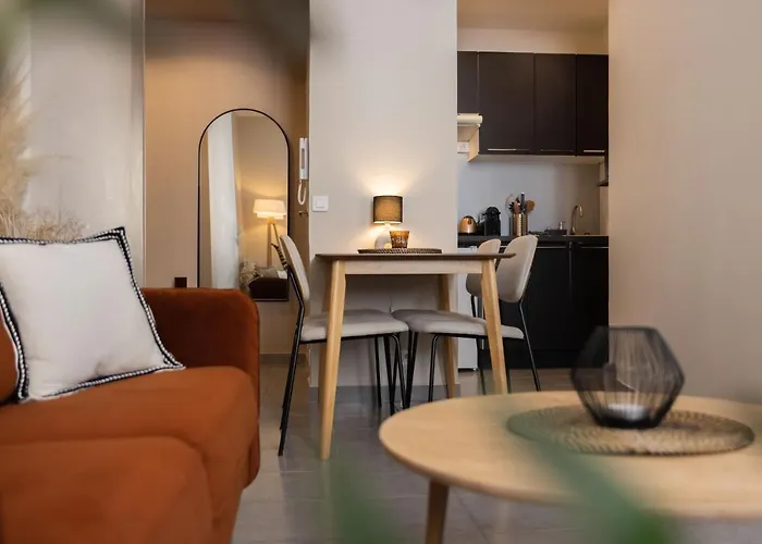 Splendide Et Idealement Situe Proche Du Palais. * كان