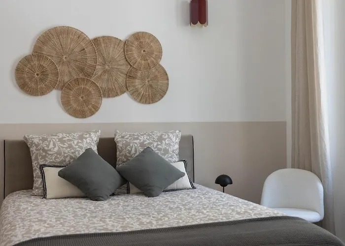 Splendide Et Idealement Situe Proche Du Palais.