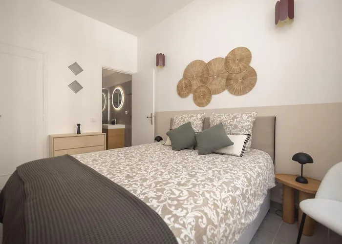 Splendide Et Idealement Situe Proche Du Palais. *