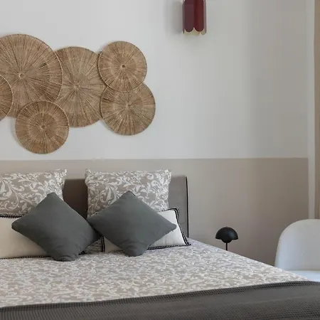 Splendide Et Idéalement Situé Proche Du Palais.